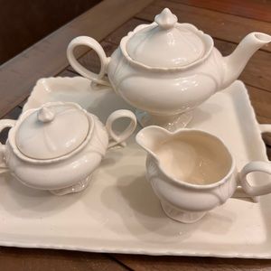 Tea for Two! Beautiful tea set for 2